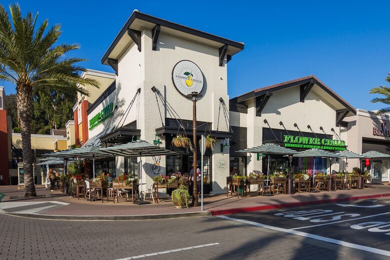Top Floor Oceanfront Retreat, a Short 3-5 Minute Walk to the Beach - Solana Beach, California