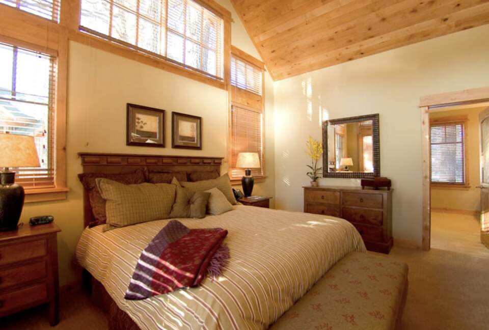 Old Greenwood 3 Bedroom Cabin | On Jack Nicklaus Golf Course -- Perfect for Ski and Summer! - Truckee, California