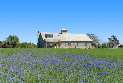 Brenham-Home/Barn & "Little Spot of Heaven" Vacation Retreat - Brenham, Texas