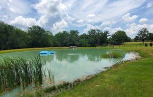 Brenham-Home/Barn & "Little Spot of Heaven" Vacation Retreat - Brenham, Texas