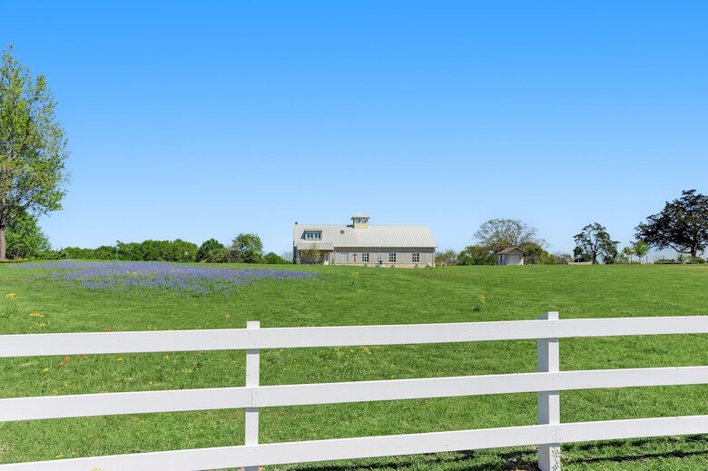 Brenham-Home/Barn | Amazing place to stay! - Brenham, Texas