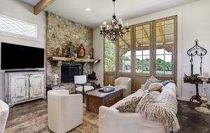 Brenham-Home/Barn & "Little Spot of Heaven" Vacation Retreat - Brenham, Texas