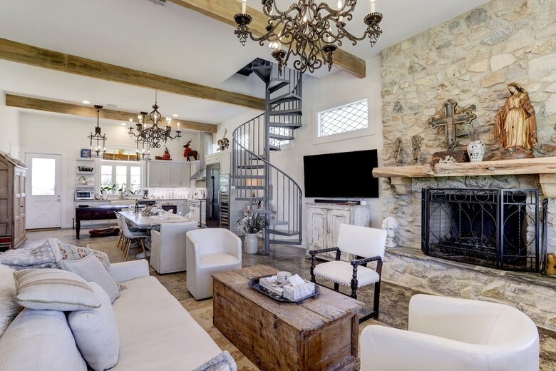 Brenham-Home/Barn | Amazing place to stay! - Brenham, Texas