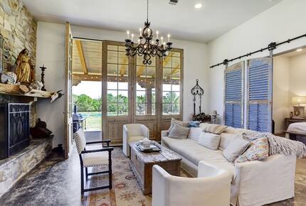 Brenham-Home/Barn | Amazing place to stay! - Brenham, Texas