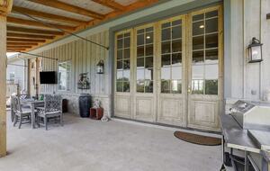Brenham-Home/Barn & "Little Spot of Heaven" Vacation Retreat - Brenham, Texas