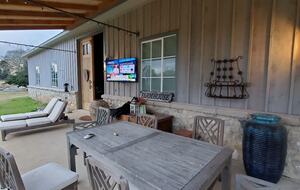 Brenham-Home/Barn & "Little Spot of Heaven" Vacation Retreat - Brenham, Texas
