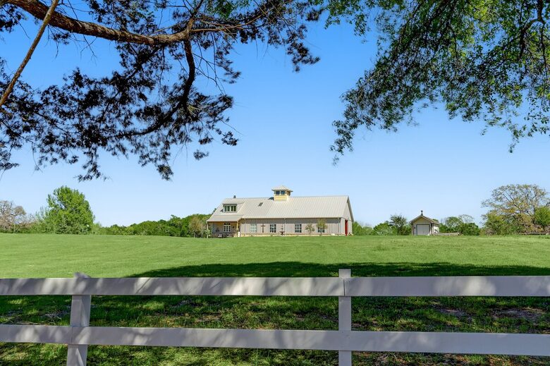 Brenham-Home/Barn | Amazing place to stay! - Brenham, Texas