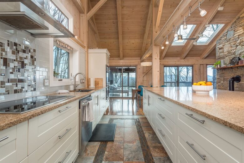White Pine Retreat | Pet friendly, Beautiful Views and 20 Minutes to Asheville! - Arden, North Carolina
