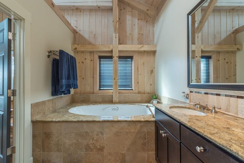 White Pine Retreat | Pet friendly, Beautiful Views and 20 Minutes to Asheville! - Arden, North Carolina