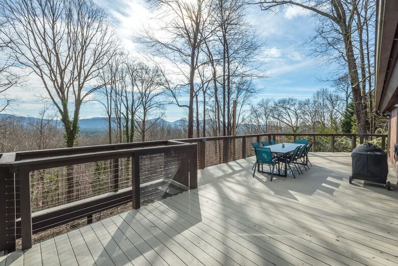 White Pine Retreat | Pet friendly, Beautiful Views and 20 Minutes to Asheville! - Arden, North Carolina