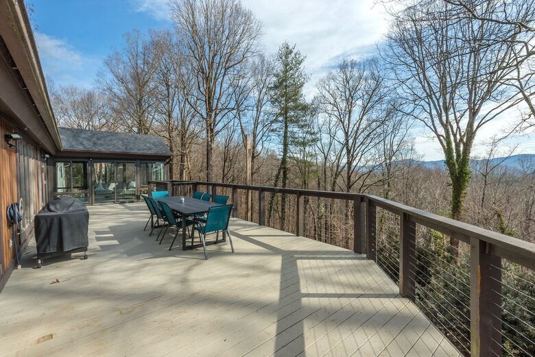 White Pine Retreat | Pet friendly, Beautiful Views and 20 Minutes to Asheville! - Arden, North Carolina