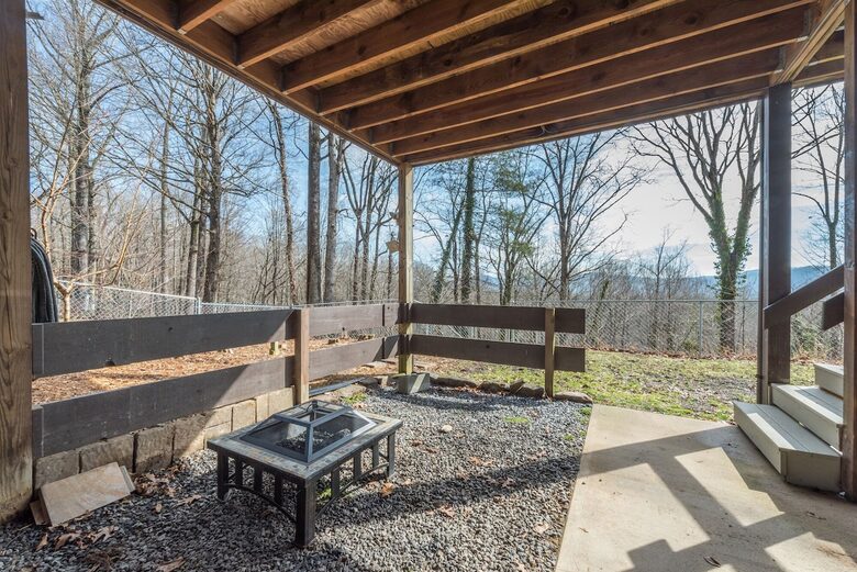 White Pine Retreat | Pet friendly, Beautiful Views and 20 Minutes to Asheville! - Arden, North Carolina