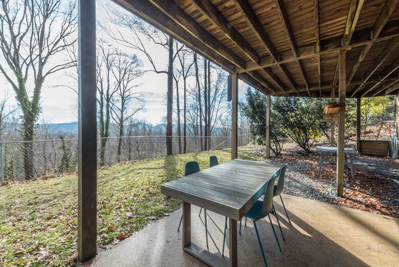 White Pine Retreat | Pet friendly, Beautiful Views and 20 Minutes to Asheville! - Arden, North Carolina