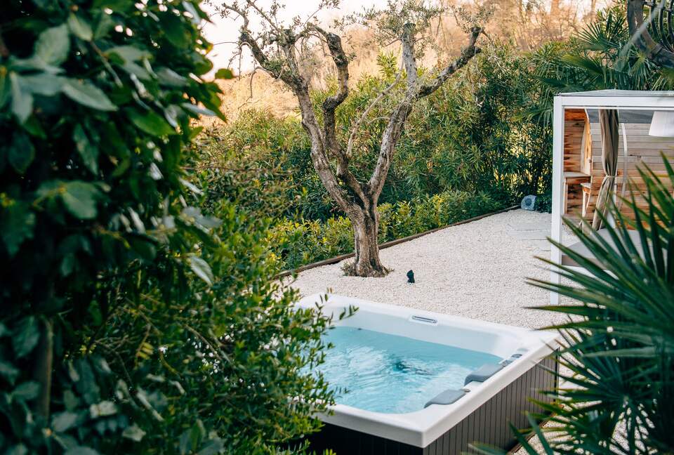 A Deluxe Suite at Borgo Il Mezzanino - Salò, Italy