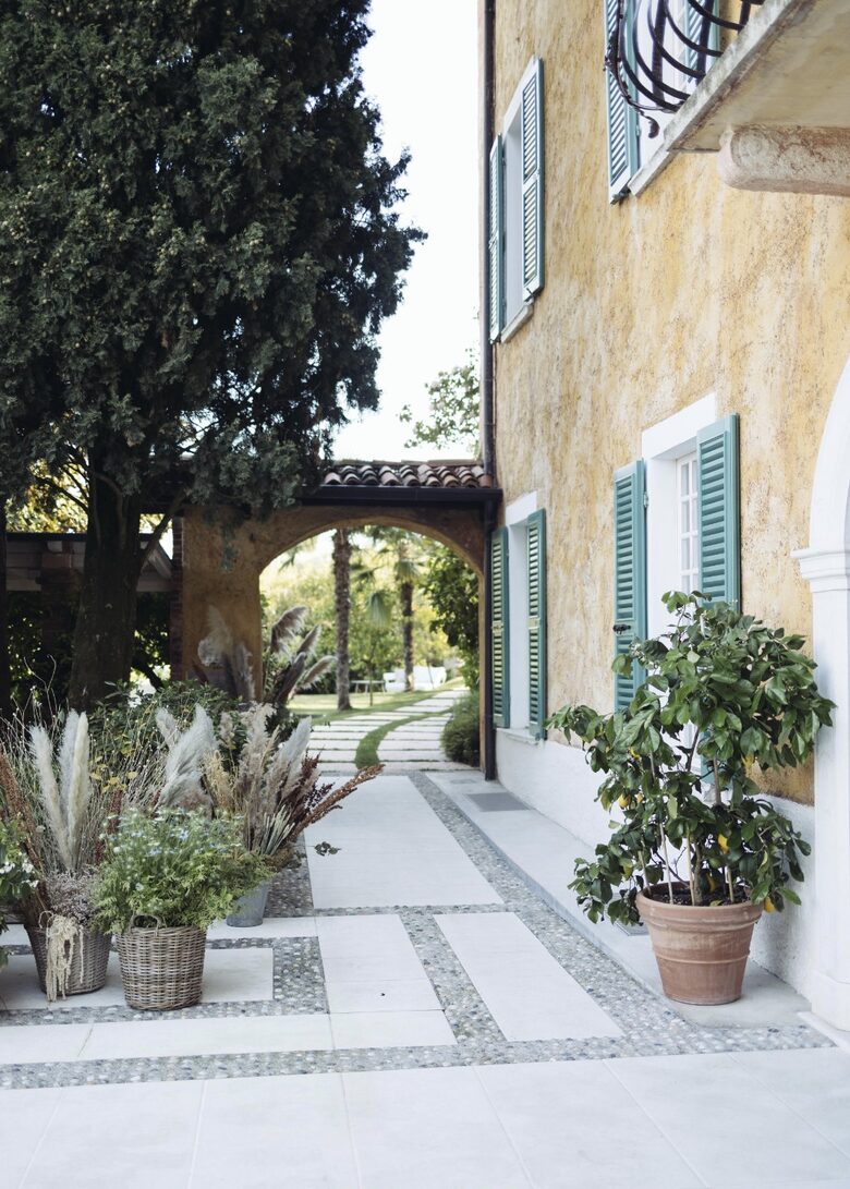 A Deluxe Suite at Borgo Il Mezzanino - Salò, Italy