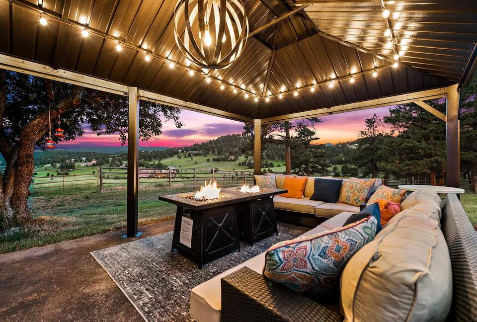 Cold Springs Ranch: Mtn views, 20 acres, 5 bd/7 bath, hot tub, sauna, frisbee golf, luxurious - Golden, Colorado