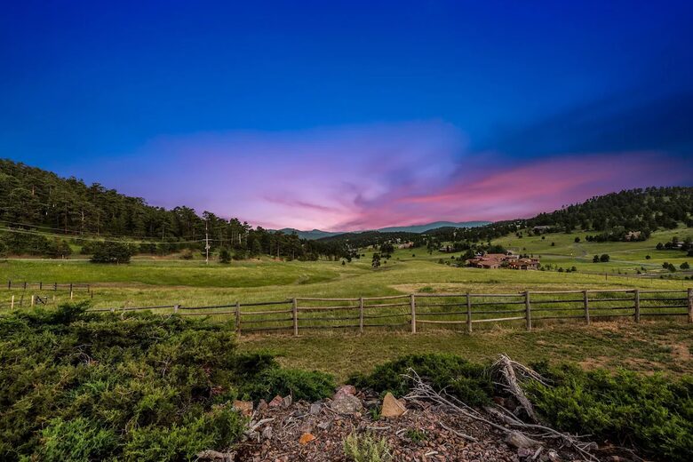 Cold Springs Ranch: Mtn views, 20 acres, 5 bd/7 bath, hot tub, sauna, frisbee golf, luxurious - Golden, Colorado