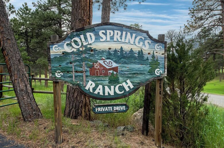 Cold Springs Ranch: Mtn views, 20 acres, 5 bd/7 bath, hot tub, sauna, frisbee golf, luxurious - Golden, Colorado