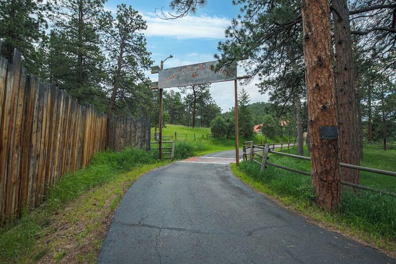 Cold Springs Ranch: Mtn views, 20 acres, 5 bd/7 bath, hot tub, sauna, frisbee golf, luxurious - Golden, Colorado
