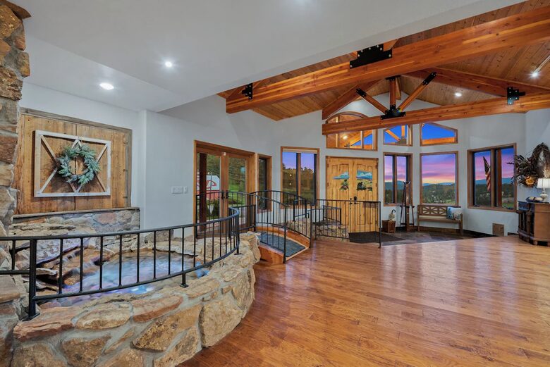 Cold Springs Ranch: Mtn views, 20 acres, 5 bd/7 bath, hot tub, sauna, frisbee golf, luxurious - Golden, Colorado