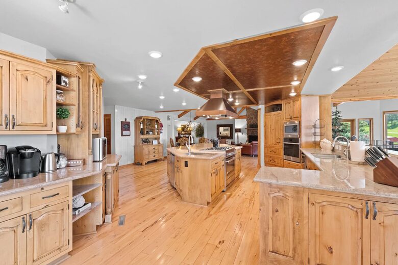 Cold Springs Ranch: Mtn views, 20 acres, 5 bd/7 bath, hot tub, sauna, frisbee golf, luxurious - Golden, Colorado