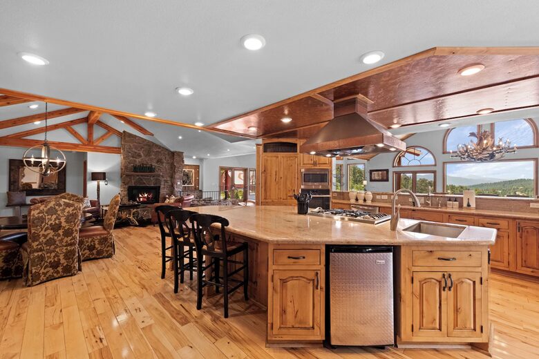 Cold Springs Ranch: Mtn views, 20 acres, 5 bd/7 bath, hot tub, sauna, frisbee golf, luxurious - Golden, Colorado