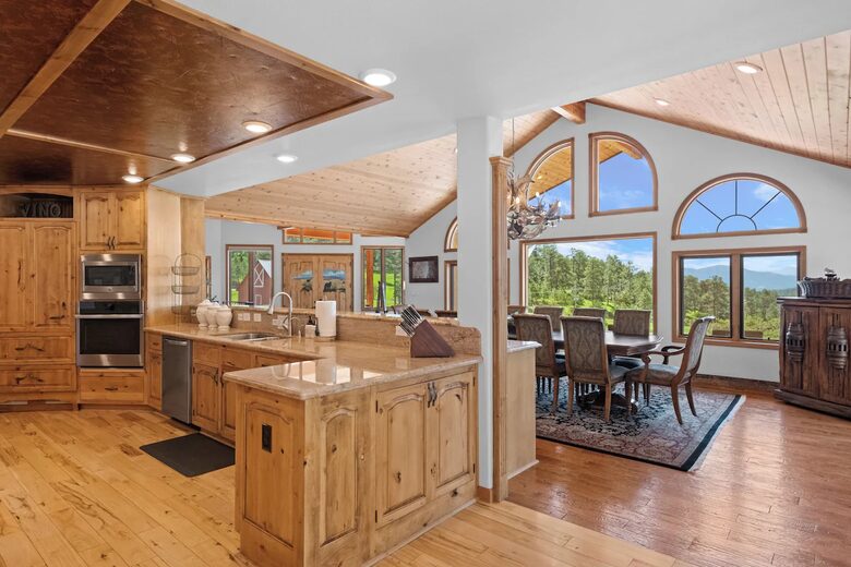 Cold Springs Ranch: Mtn views, 20 acres, 5 bd/7 bath, hot tub, sauna, frisbee golf, luxurious - Golden, Colorado