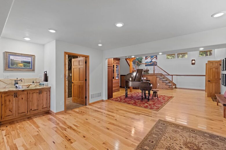 Cold Springs Ranch: Mtn views, 20 acres, 5 bd/7 bath, hot tub, sauna, frisbee golf, luxurious - Golden, Colorado