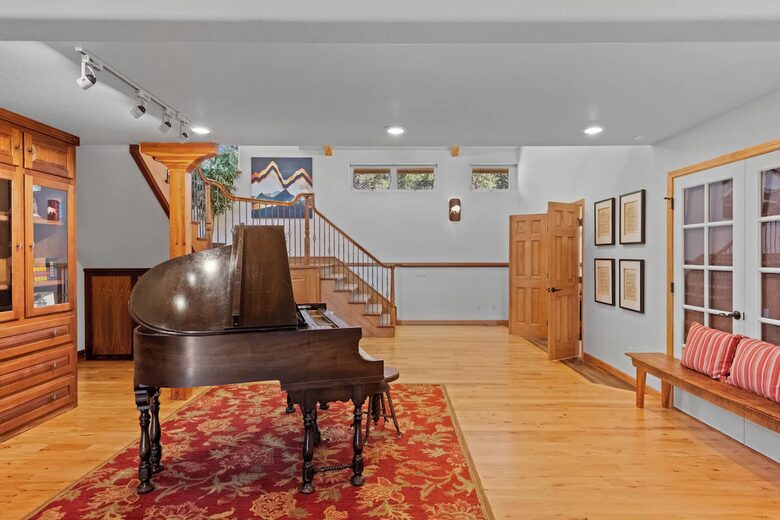 Cold Springs Ranch: Mtn views, 20 acres, 5 bd/7 bath, hot tub, sauna, frisbee golf, luxurious - Golden, Colorado