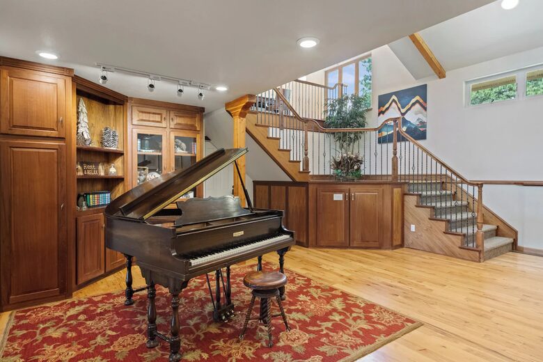 Cold Springs Ranch: Mtn views, 20 acres, 5 bd/7 bath, hot tub, sauna, frisbee golf, luxurious - Golden, Colorado
