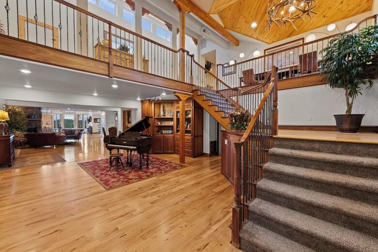 Cold Springs Ranch: Mtn views, 20 acres, 5 bd/7 bath, hot tub, sauna, frisbee golf, luxurious - Golden, Colorado