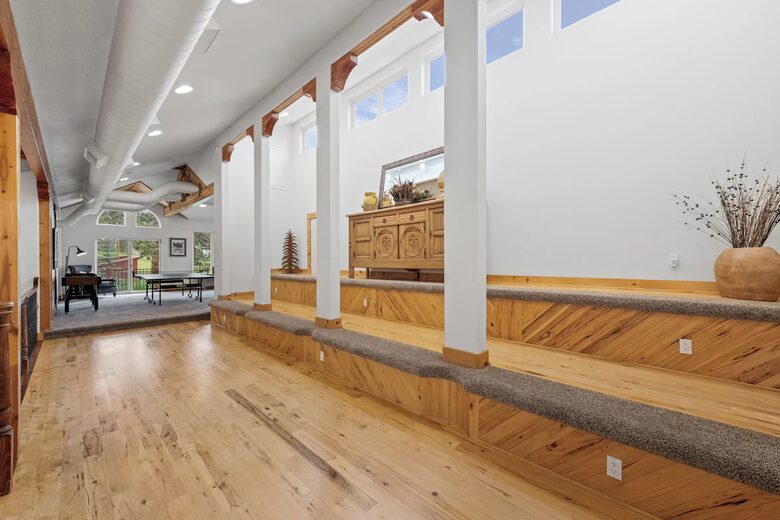 Cold Springs Ranch: Mtn views, 20 acres, 5 bd/7 bath, hot tub, sauna, frisbee golf, luxurious - Golden, Colorado