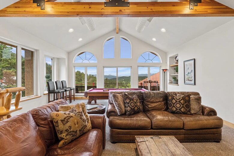 Cold Springs Ranch: Mtn views, 20 acres, 5 bd/7 bath, hot tub, sauna, frisbee golf, luxurious - Golden, Colorado