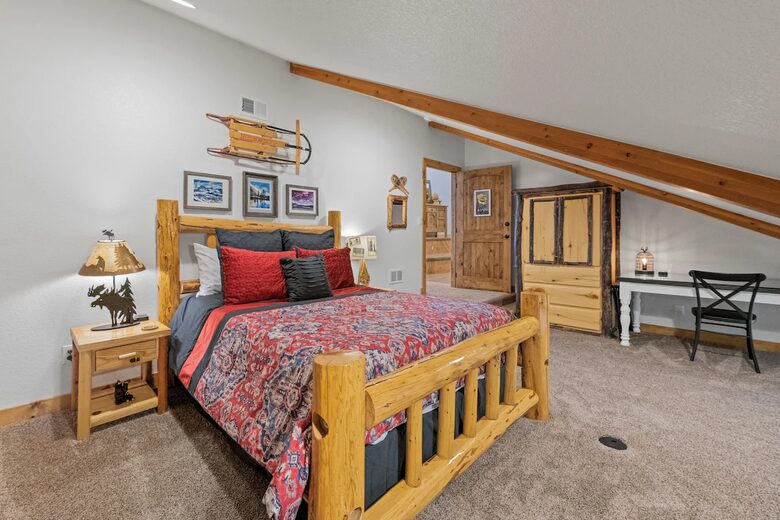 Cold Springs Ranch: Mtn views, 20 acres, 5 bd/7 bath, hot tub, sauna, frisbee golf, luxurious - Golden, Colorado