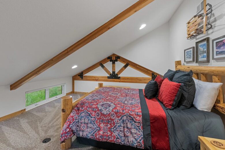 Cold Springs Ranch: Mtn views, 20 acres, 5 bd/7 bath, hot tub, sauna, frisbee golf, luxurious - Golden, Colorado
