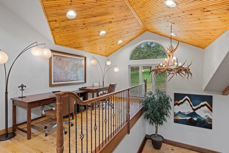Cold Springs Ranch: Mtn views, 20 acres, 5 bd/7 bath, hot tub, sauna, frisbee golf, luxurious - Golden, Colorado