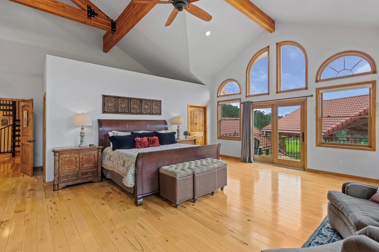 Cold Springs Ranch: Mtn views, 20 acres, 5 bd/7 bath, hot tub, sauna, frisbee golf, luxurious - Golden, Colorado