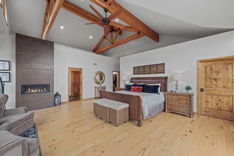 Cold Springs Ranch: Mtn views, 20 acres, 5 bd/7 bath, hot tub, sauna, frisbee golf, luxurious - Golden, Colorado
