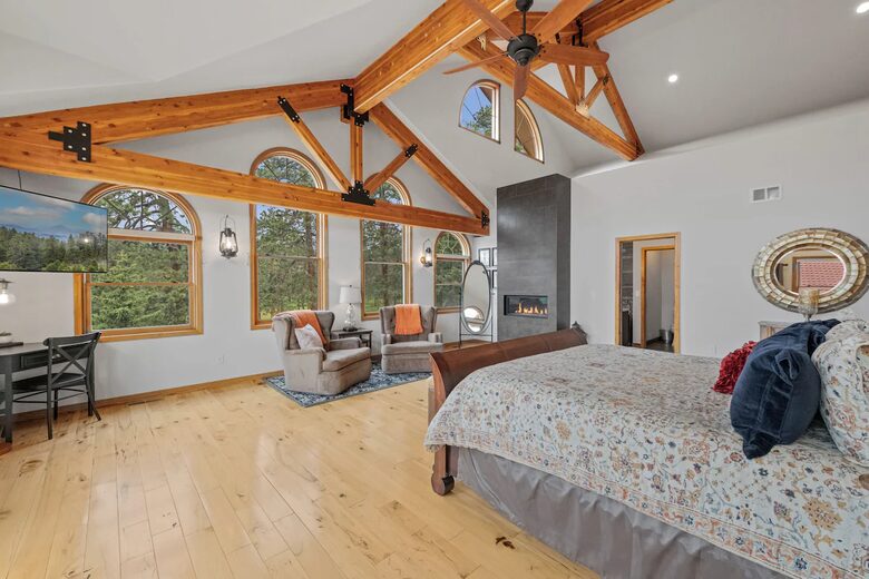 Cold Springs Ranch: Mtn views, 20 acres, 5 bd/7 bath, hot tub, sauna, frisbee golf, luxurious - Golden, Colorado