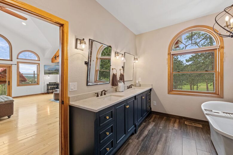 Cold Springs Ranch: Mtn views, 20 acres, 5 bd/7 bath, hot tub, sauna, frisbee golf, luxurious - Golden, Colorado