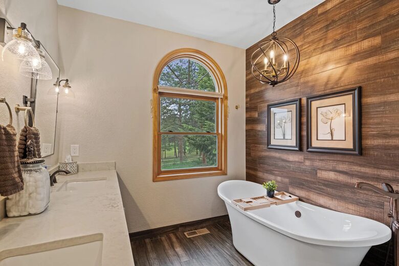 Cold Springs Ranch: Mtn views, 20 acres, 5 bd/7 bath, hot tub, sauna, frisbee golf, luxurious - Golden, Colorado