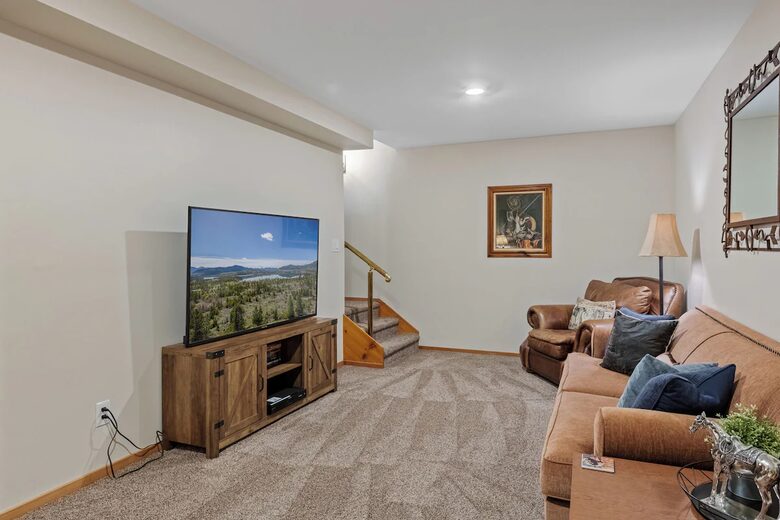 Cold Springs Ranch: Mtn views, 20 acres, 5 bd/7 bath, hot tub, sauna, frisbee golf, luxurious - Golden, Colorado