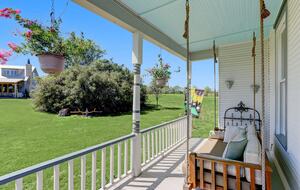 Brenham-Home/Barn & "Little Spot of Heaven" Vacation Retreat - Brenham, Texas