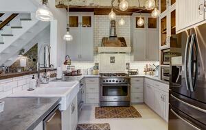 Brenham-Home/Barn & "Little Spot of Heaven" Vacation Retreat - Brenham, Texas