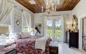 Brenham-Home/Barn & "Little Spot of Heaven" Vacation Retreat - Brenham, Texas