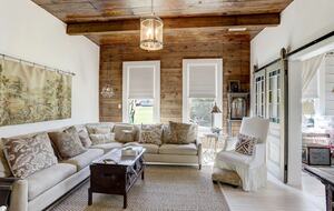 Brenham-Home/Barn & "Little Spot of Heaven" Vacation Retreat - Brenham, Texas