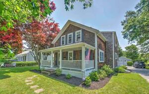 Classic New England Beach Home | Steps from beach and downtown - Falmouth, Massachusetts