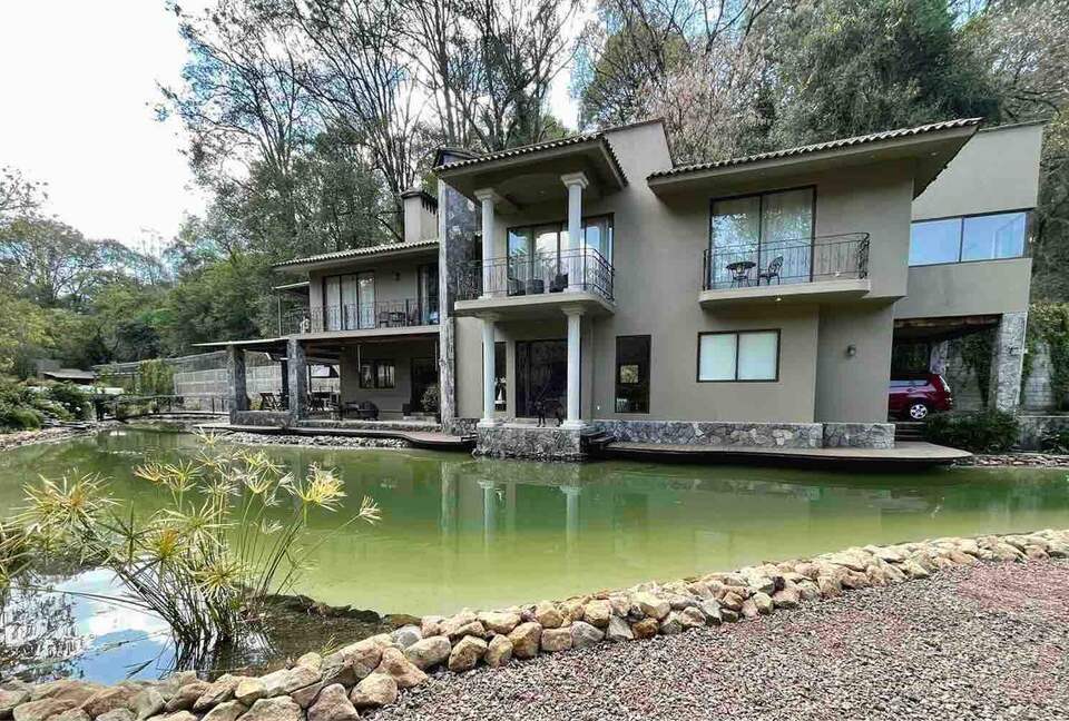 Valle de Bravo Natural Lake House - Valle de Bravo, Mexico