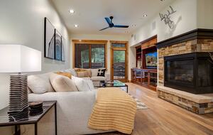 Bear Lodge Cozy Condo with a Hot Tub - Steamboat Springs, Colorado