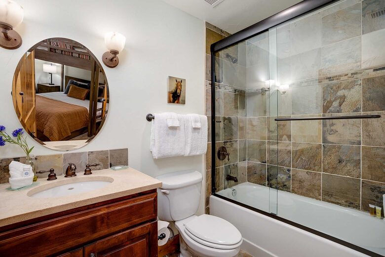 Bear Lodge Cozy Condo with a Hot Tub - Steamboat Springs, Colorado